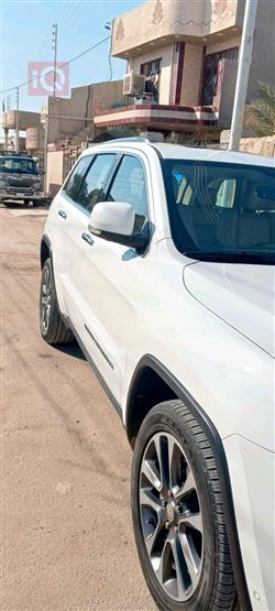 جیپ گراند شیرۆکی